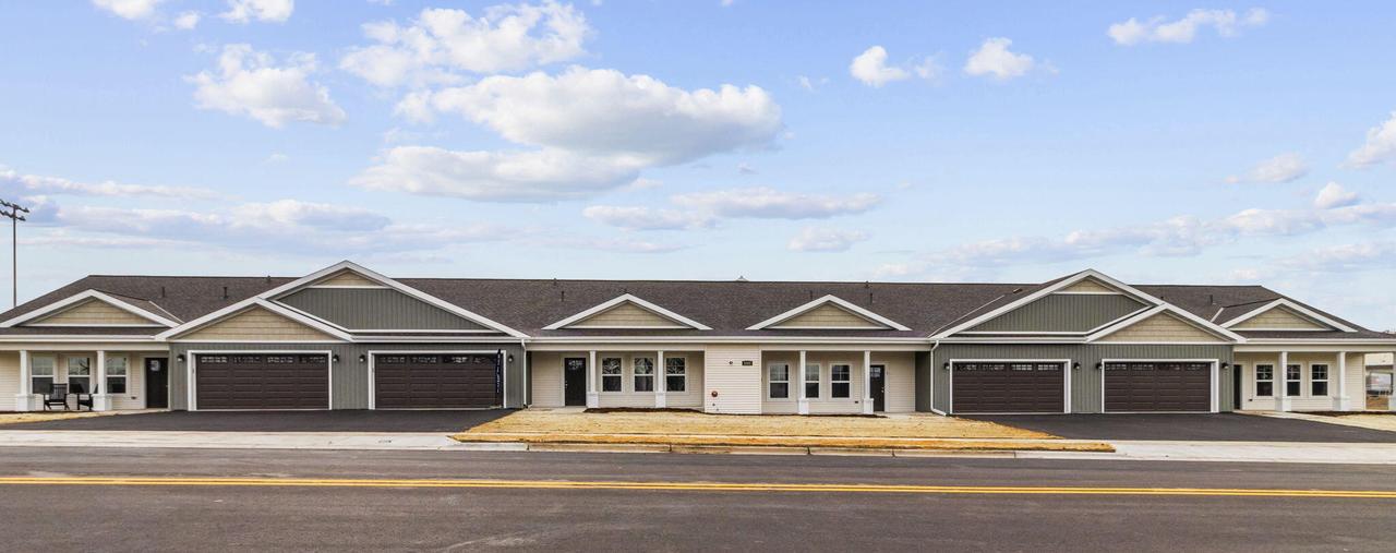 1601 Wildlife Dr #4, Kewaskum, WI 53040