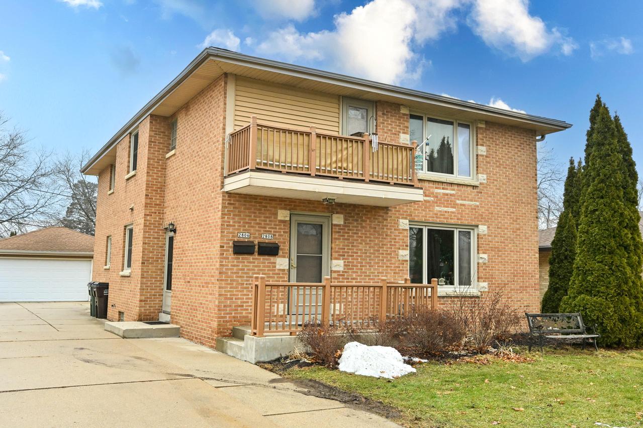 2806 E Bottsford Ave #2808, Saint Francis, WI 53235