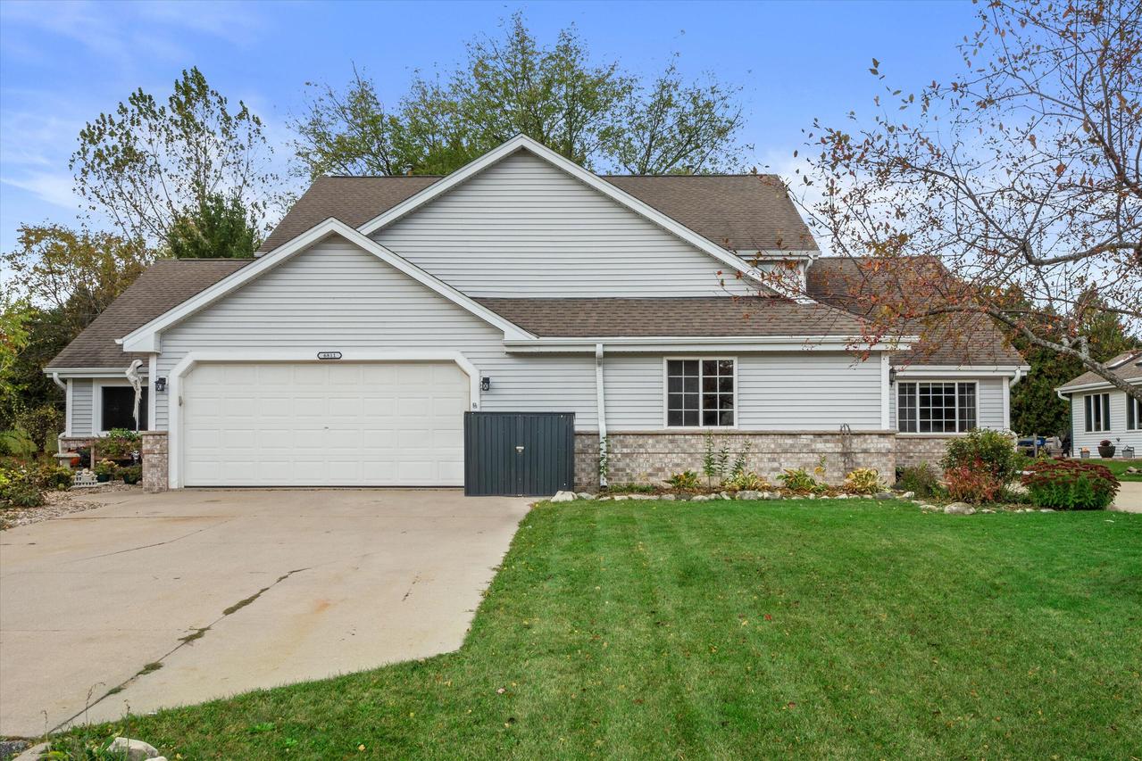 6813 Diane Dr, Newburg, WI 53090