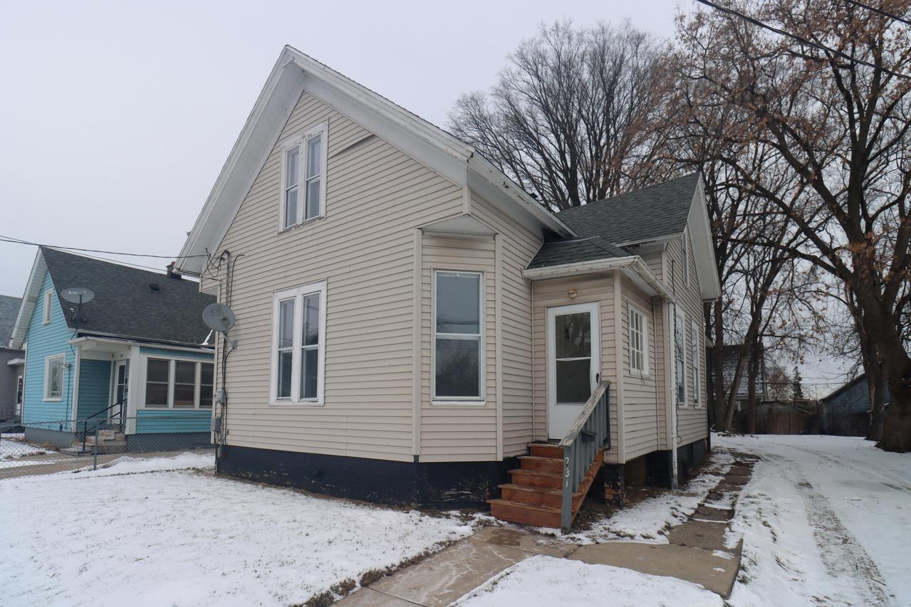 231 Harrison St, Racine, WI 53404
