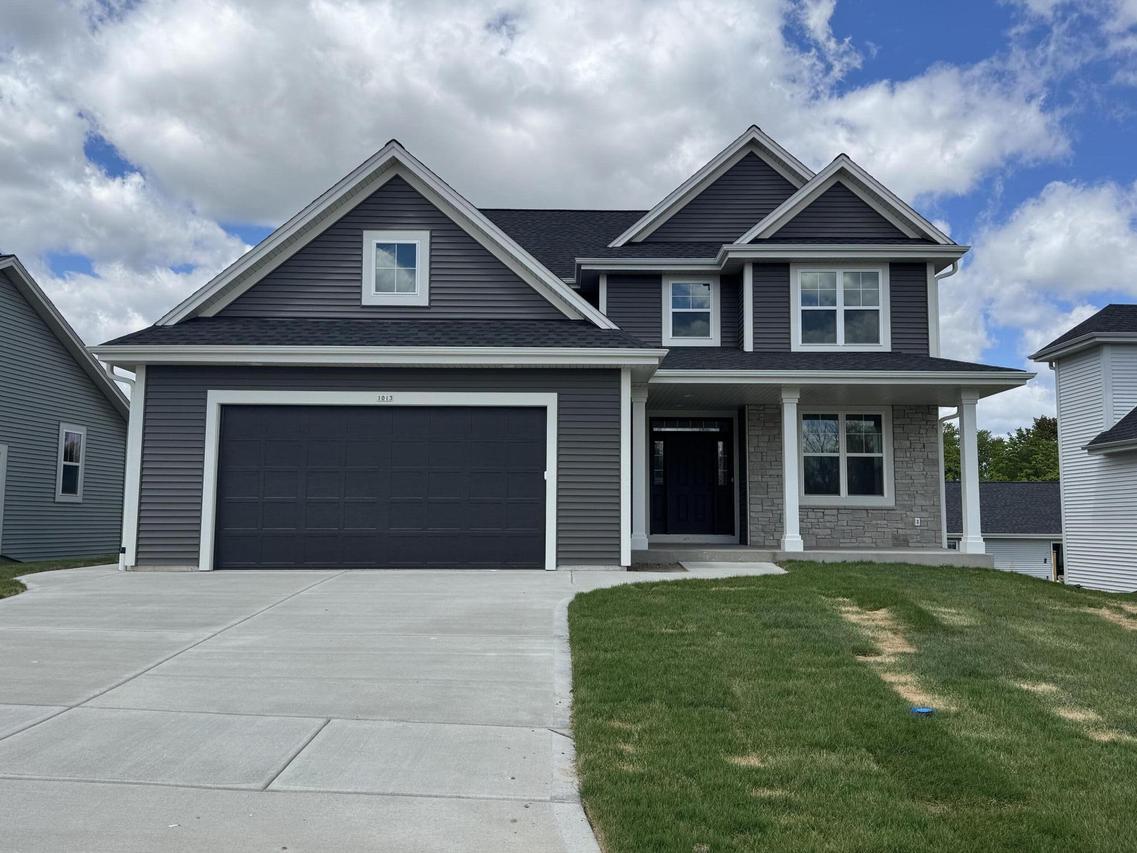 1013 Waterstone Ct, Pewaukee, WI 53072