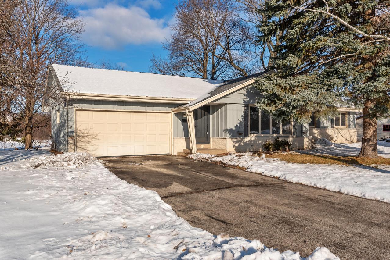 W174N9287 Joper Rd, Menomonee Falls, WI 53051