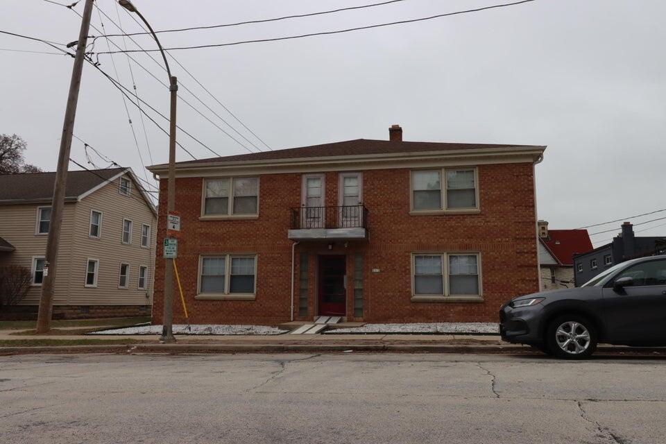 2312 N 71st St, Wauwatosa, WI 53213