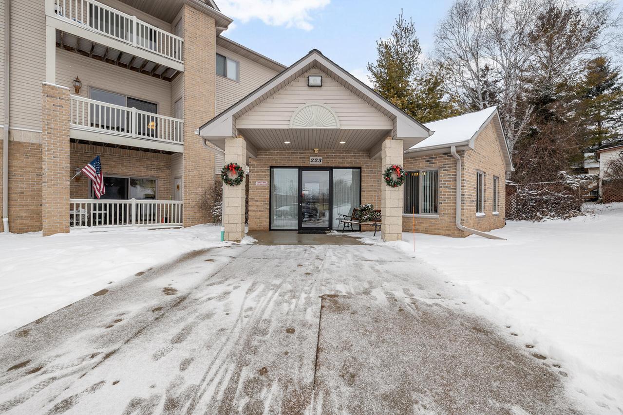223 Fifth St #319, Hartford, WI 53027