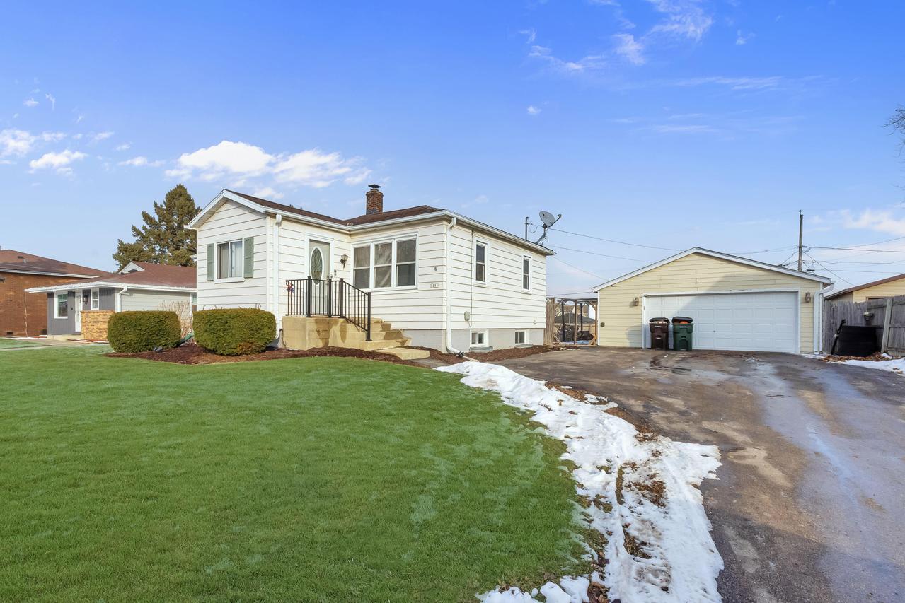 3051 90th St, Sturtevant, WI 53177