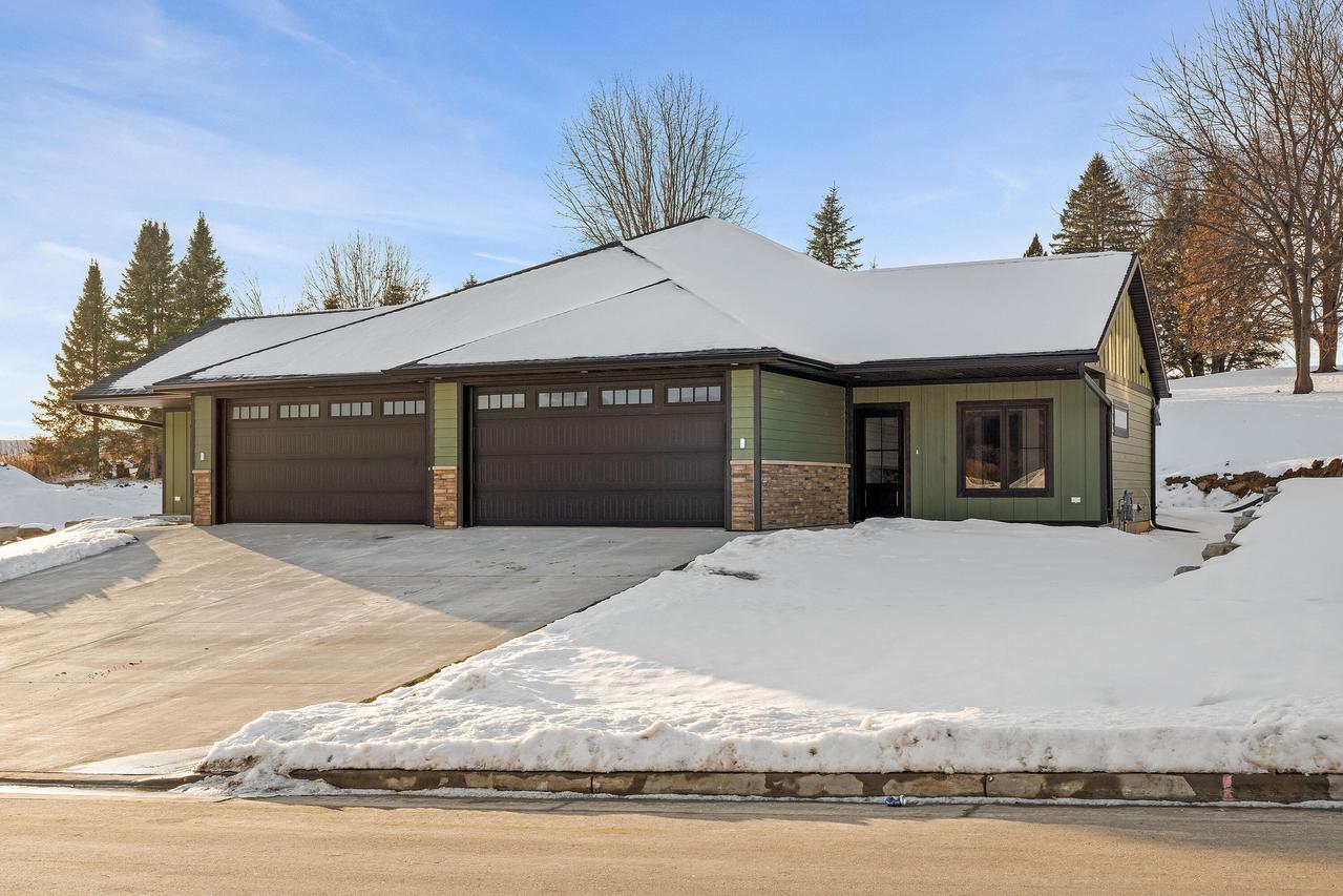 4043 Brooke Elizabeth Dr, Onalaska, WI 54650