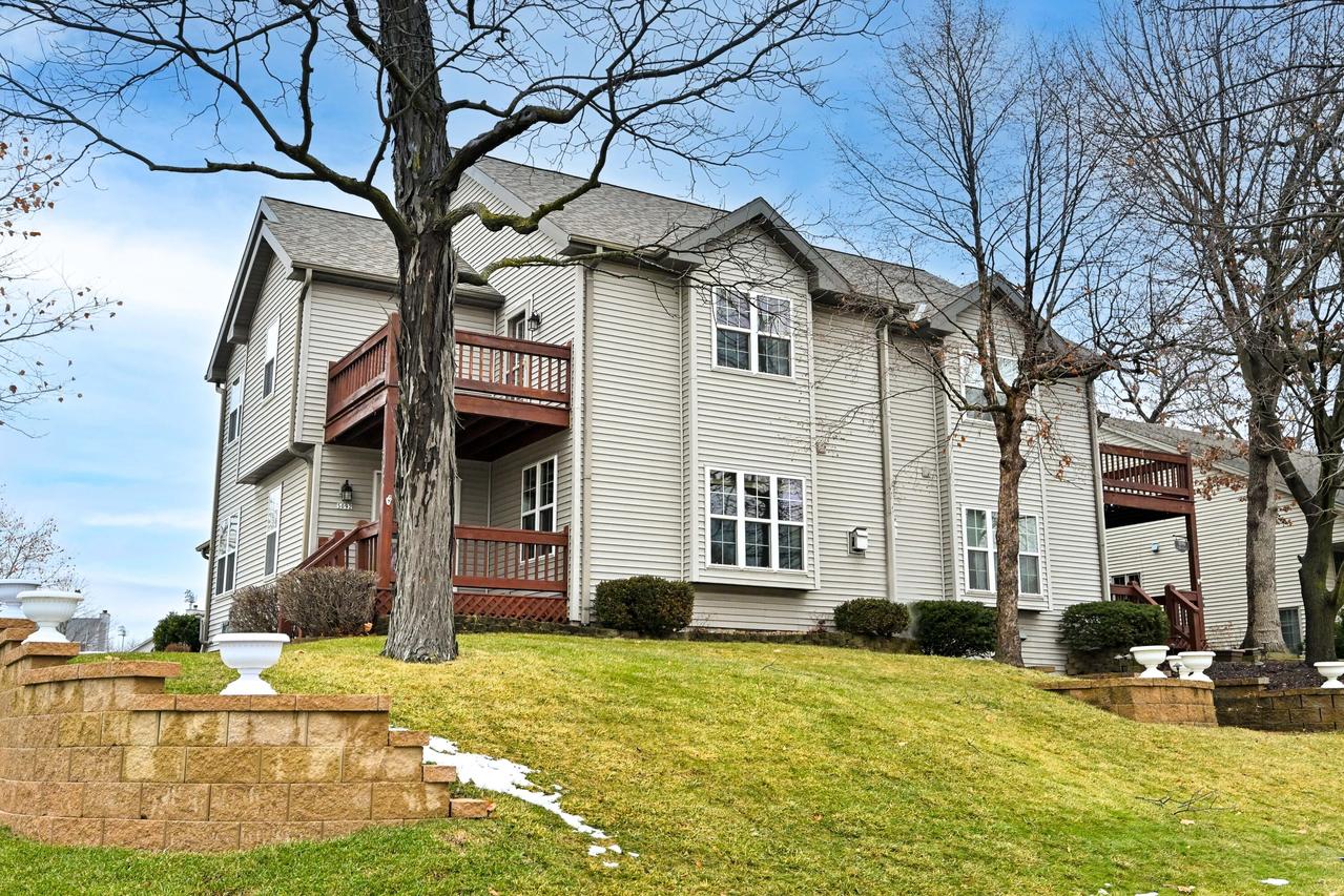 5092 S 58th St #2, Greenfield, WI 53220