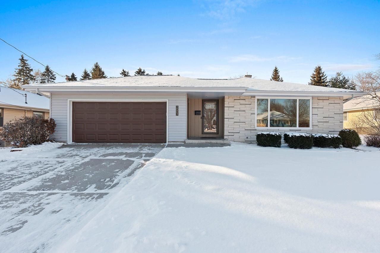 2003 Richmond Ave, Manitowoc, WI 54220