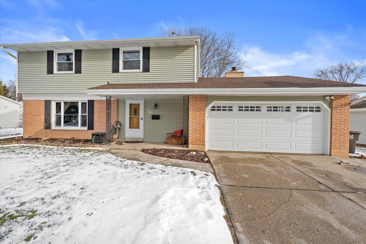 W177N9140 St Francis Dr, Menomonee Falls, WI 53051