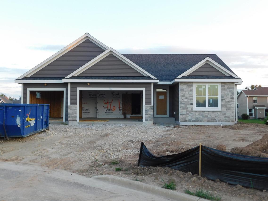 961 Horseshoe Ct, Belgium, WI 53004