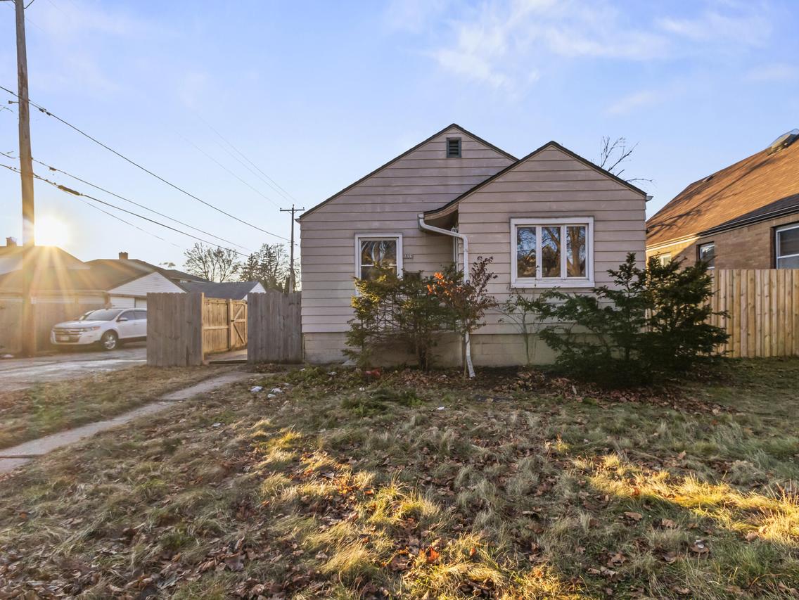 3855 S 15th Pl, Milwaukee, WI 53221