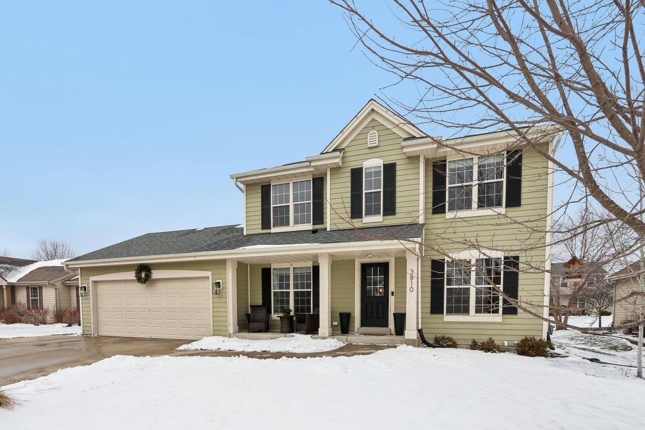 3810 Creekside Dr, Waukesha, WI 53189