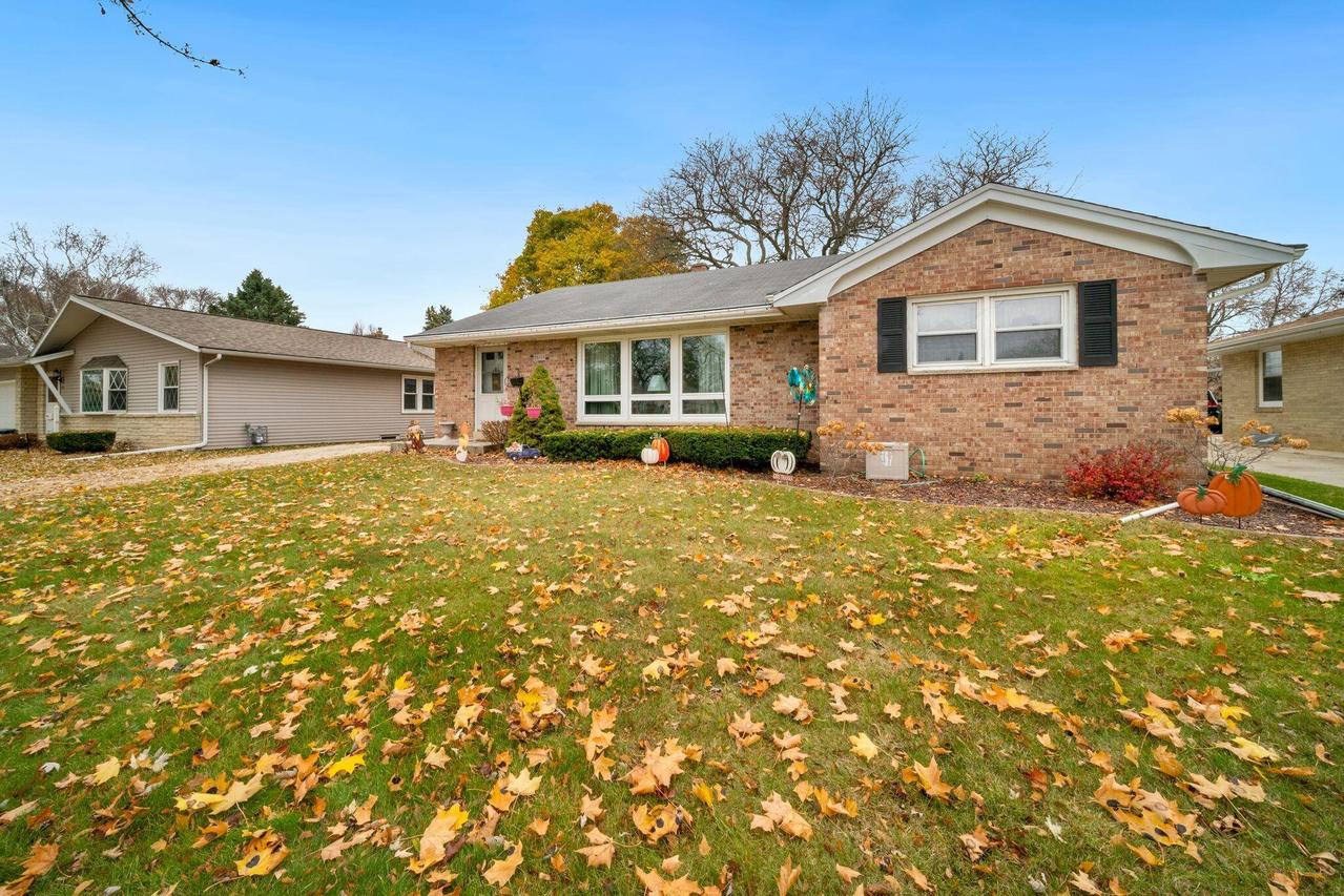 3722 Saint Clair St, Racine, WI 53402