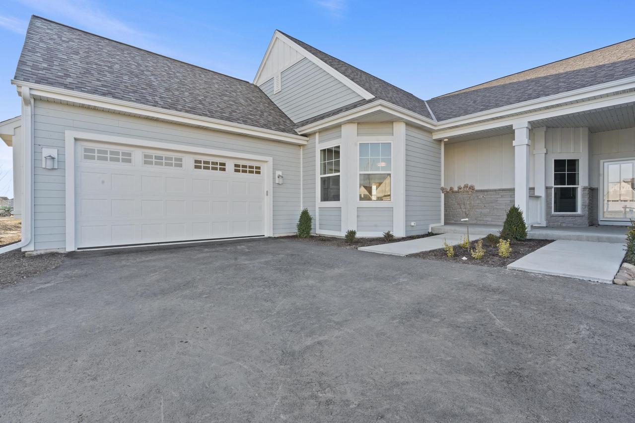 1382 Prairie Creek #15D, Oconomowoc, WI 53066