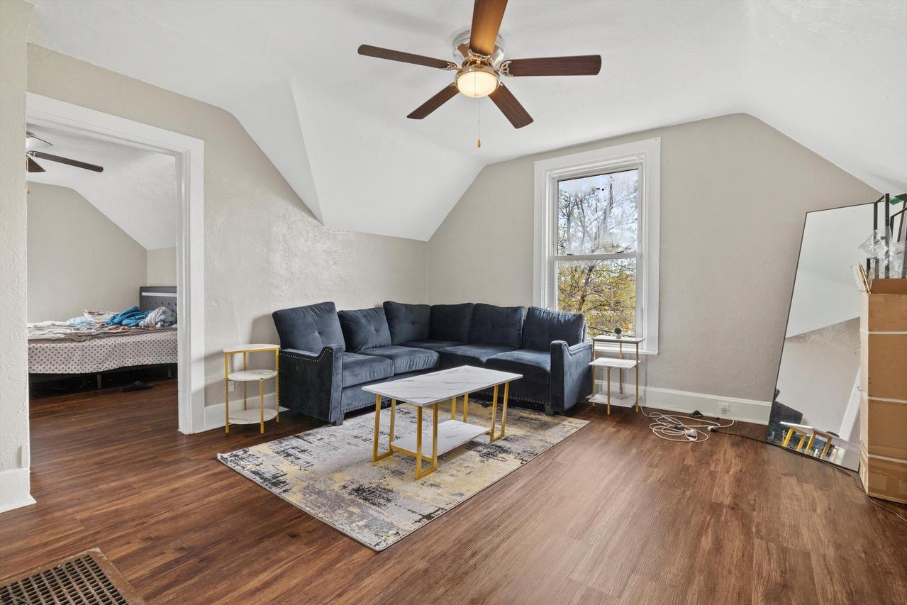 1220 N Wisconsin St, Racine, WI 53402