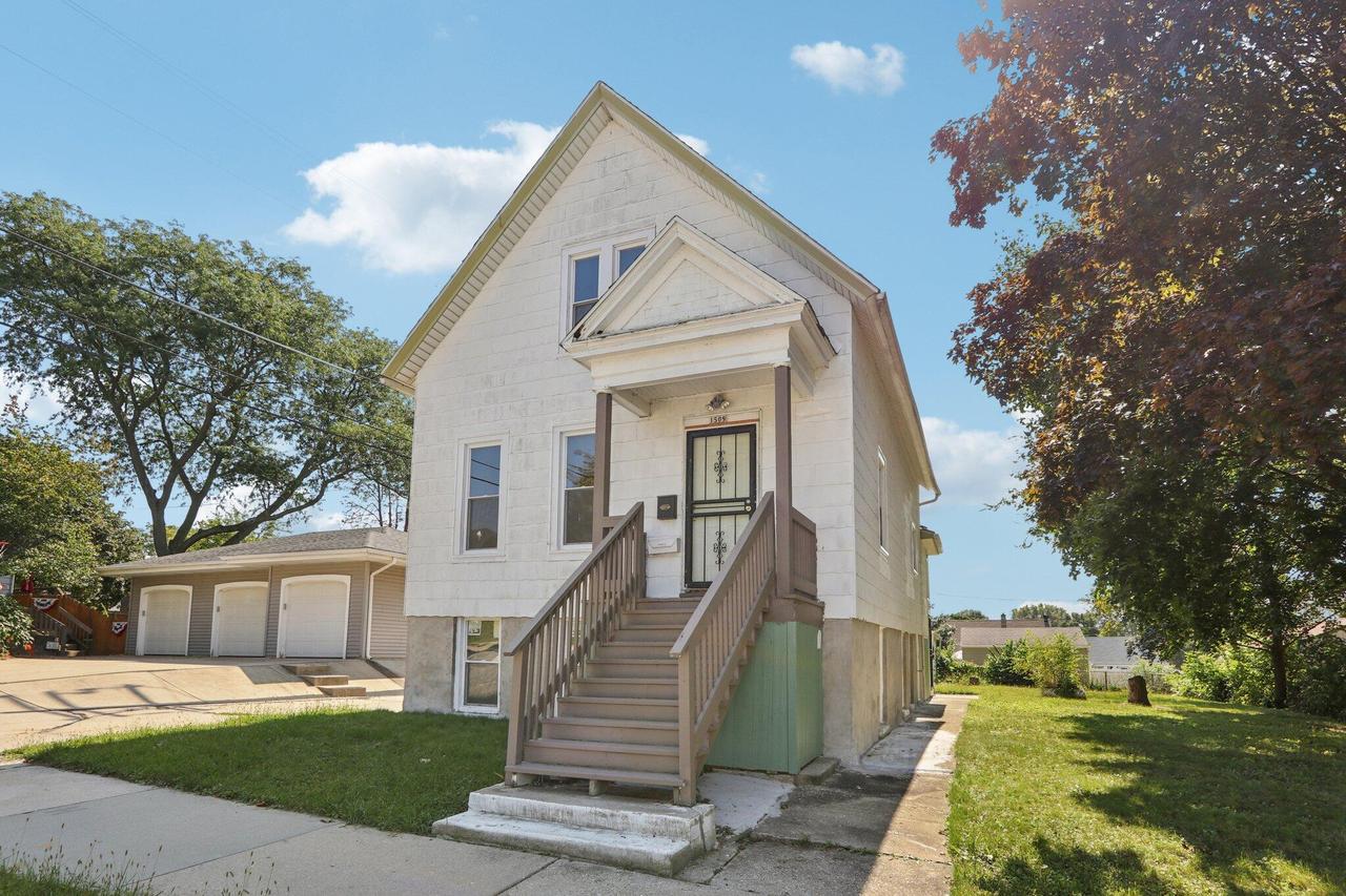 1509 Pine St, South Milwaukee, WI 53172