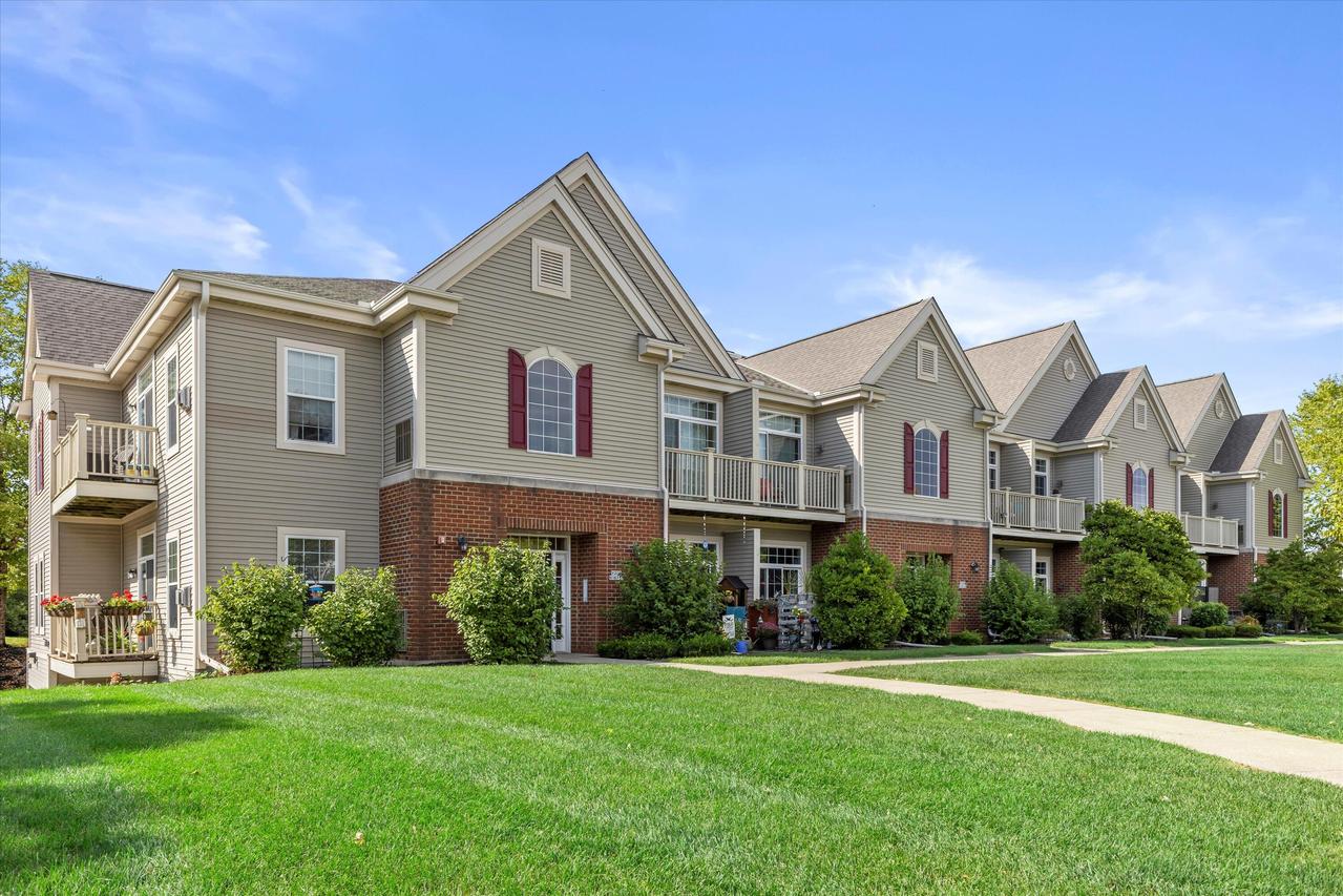 W206N16743 Blackberry Cir #1628, Jackson, WI 53037