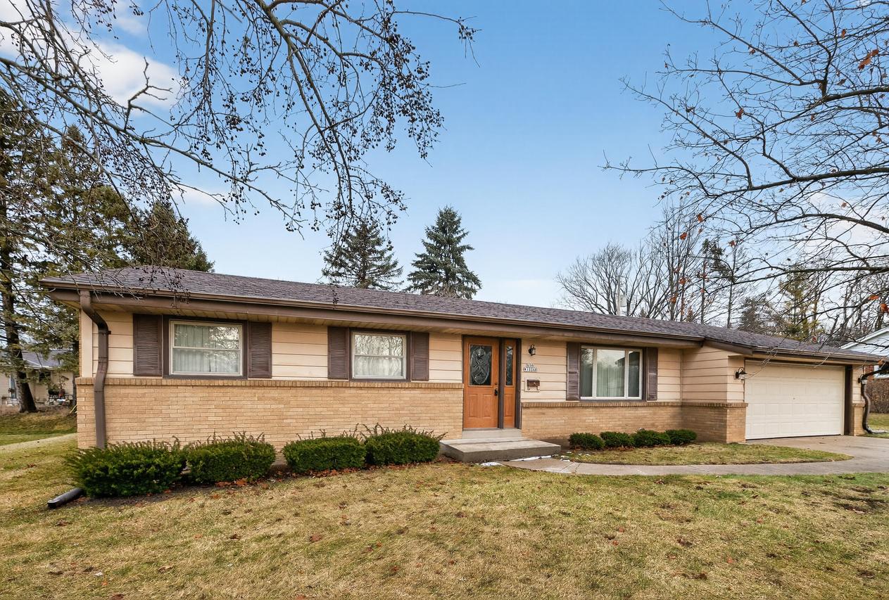 N90W18248 Lambs Ln, Menomonee Falls, WI 53051