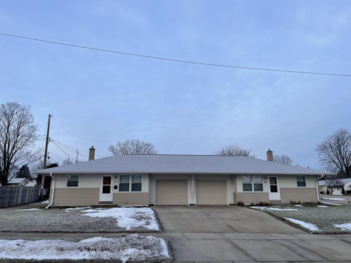 1612 N Sunset Ridge, West Bend, WI 53090
