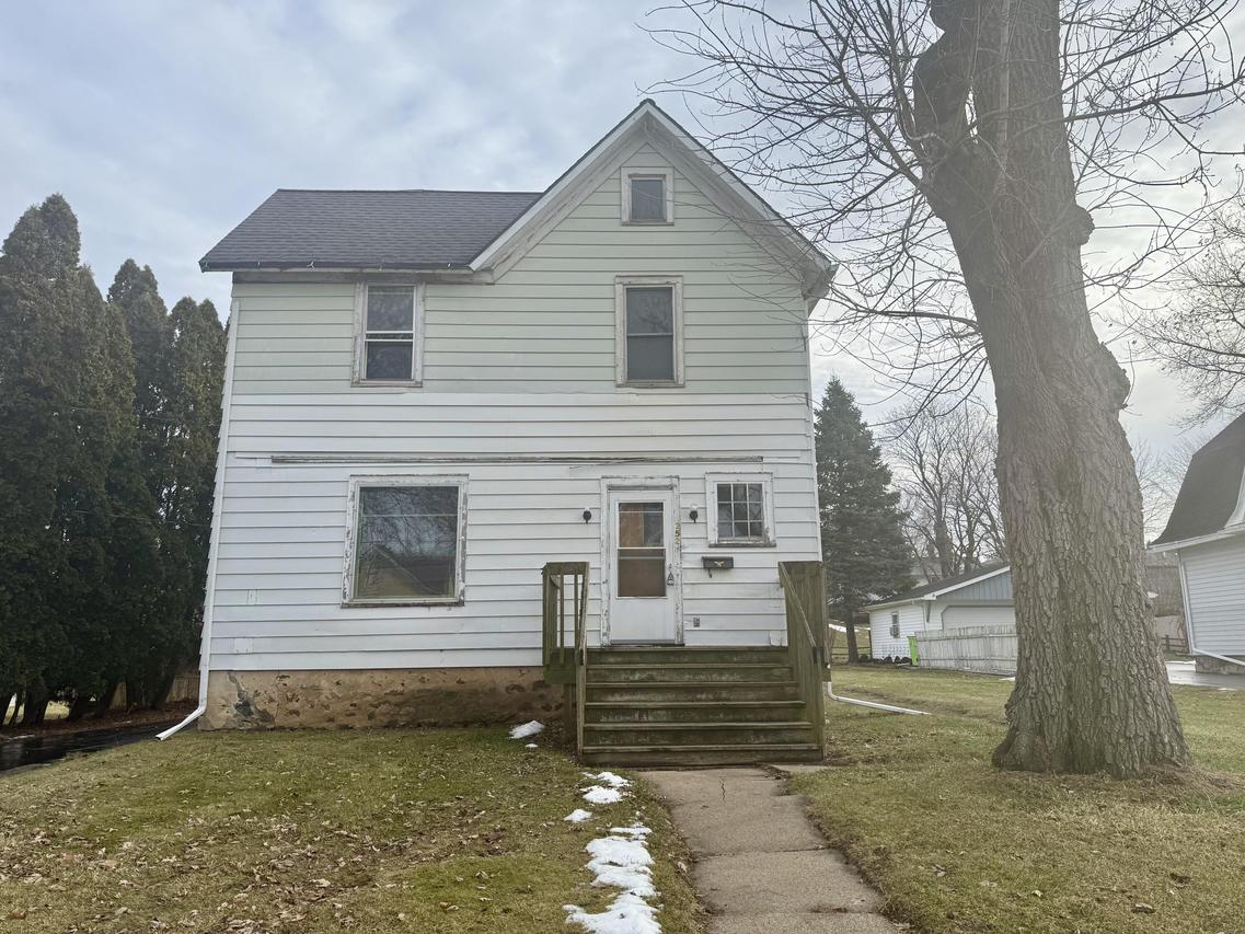 252 S Walnut St, Mayville, WI 53050