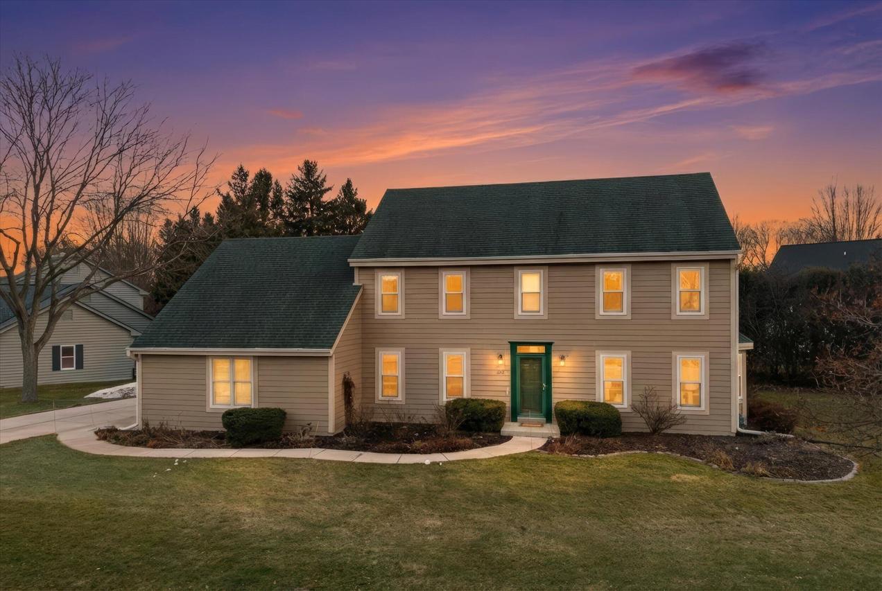 387 W Juniper Dr, Grafton, WI 53024