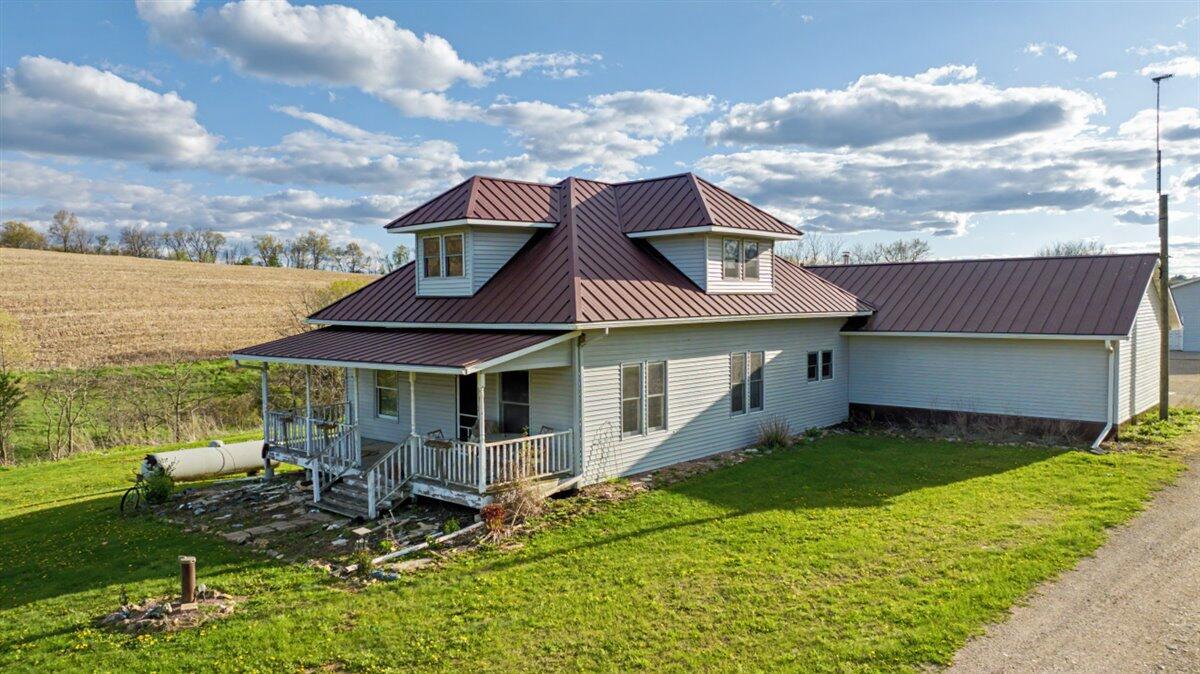 E8527 Nelson Rd, Kickapoo, WI 54652