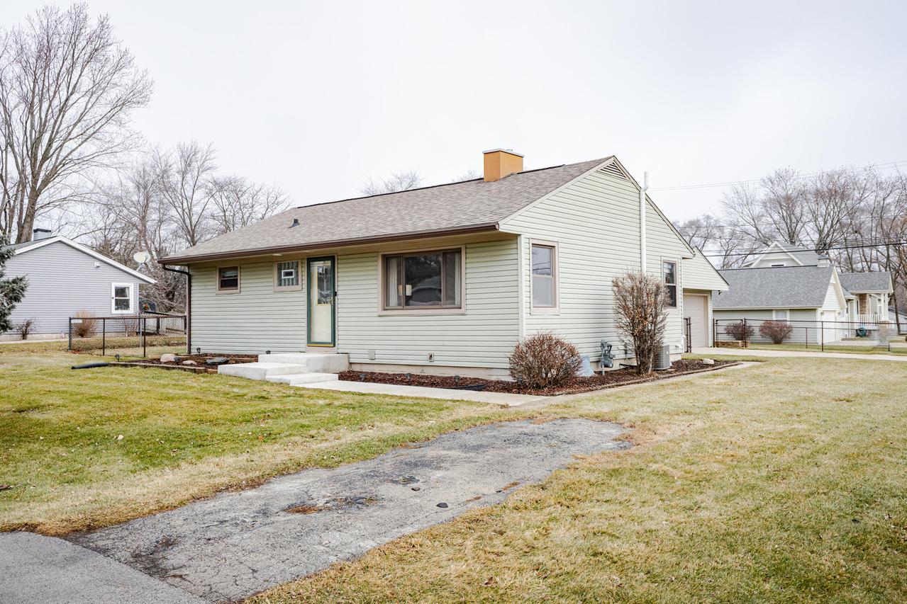 7166 S 37th Pl, Franklin, WI 53132