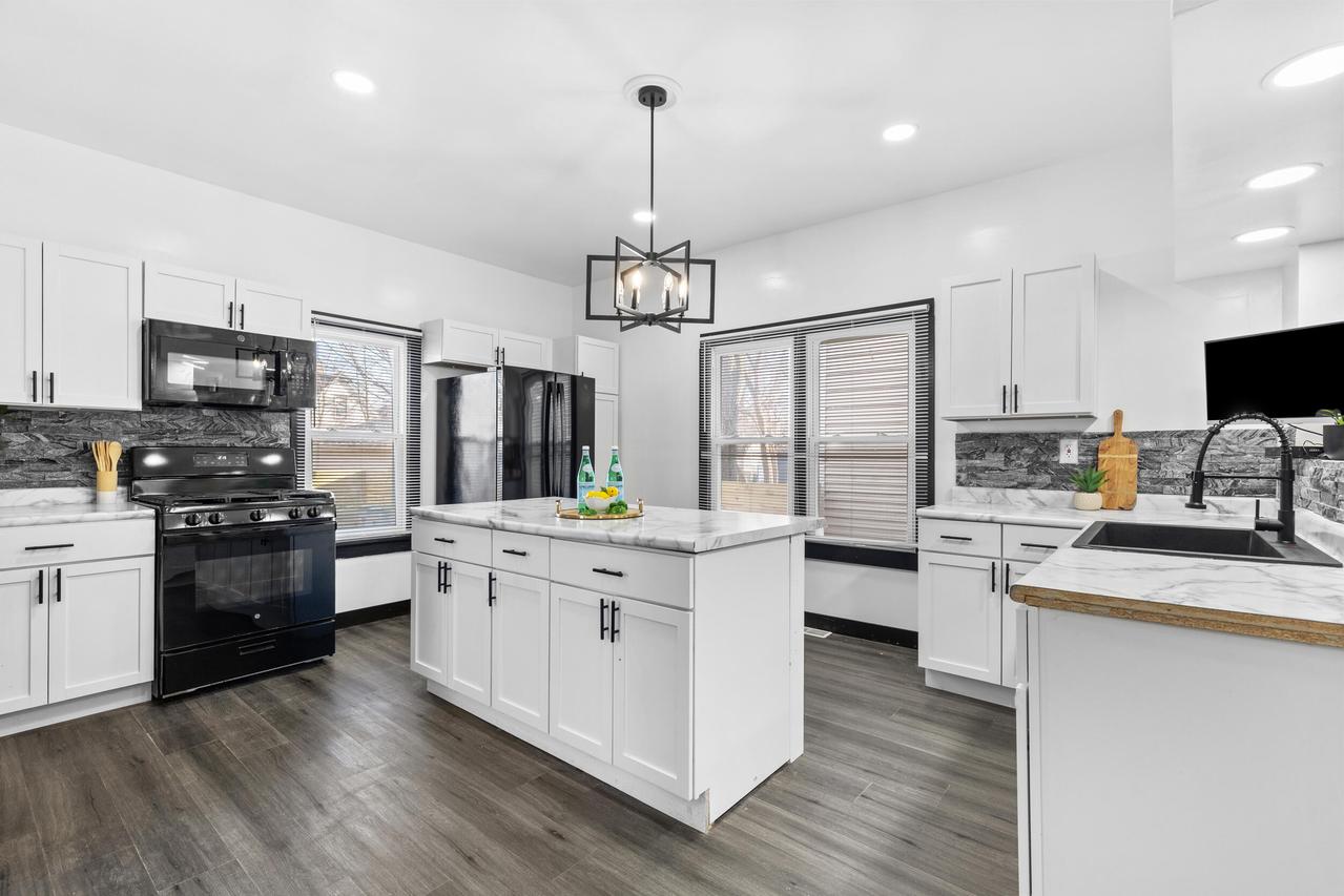 2642 N 24th Pl, Milwaukee, WI 53206