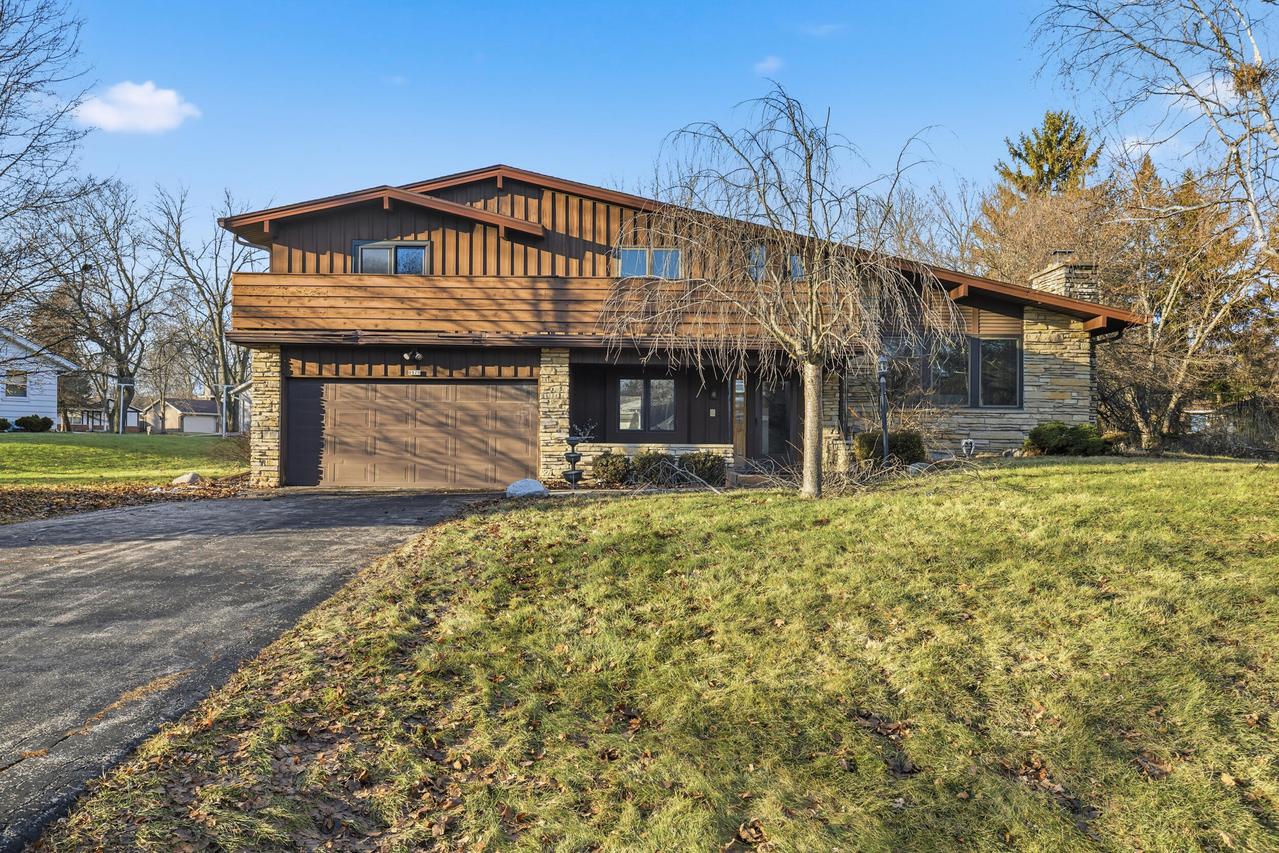 8979 N Silver Brook, Brown Deer, WI 53223