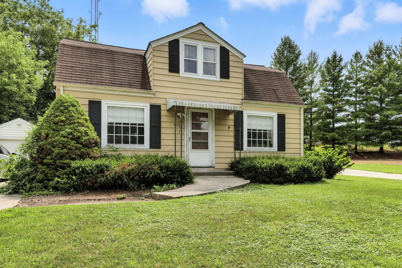 615 Roosevelt Dr, West Bend, WI 53090