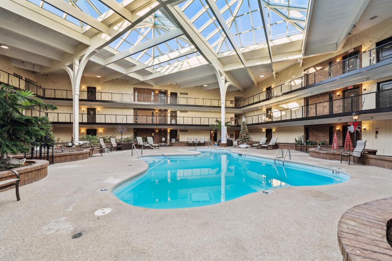 6100 W Stonehedge Dr #Unit 306, Greenfield, WI 53220