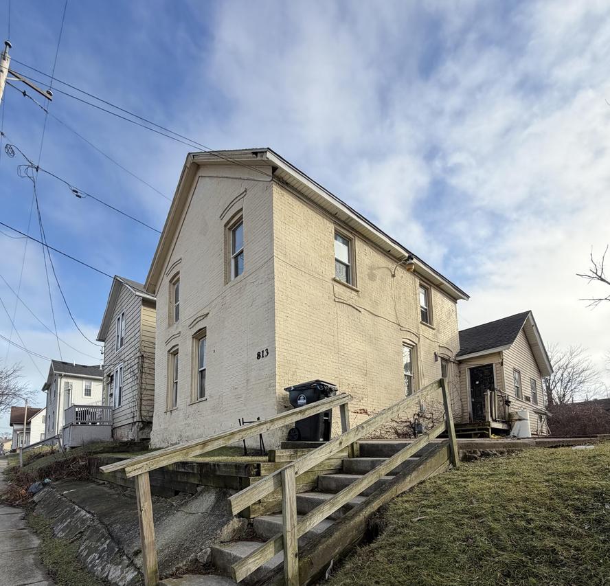813 9th St, Racine, WI 53403