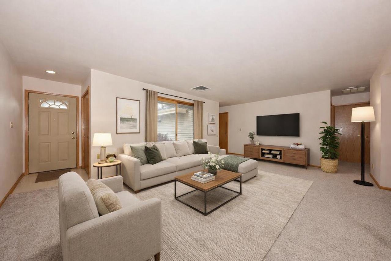 2116 Woodburn Rd #C, Waukesha, WI 53186