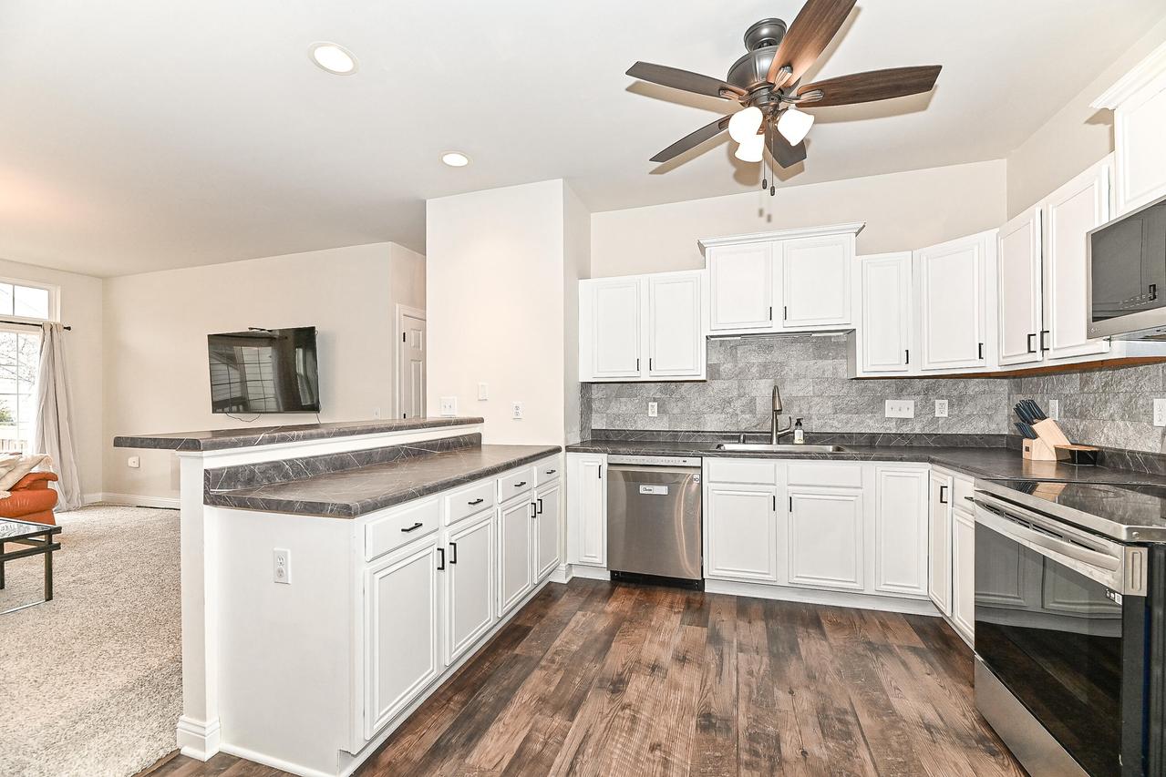 2245 W Vista Bella Dr #201, Oak Creek, WI 53154