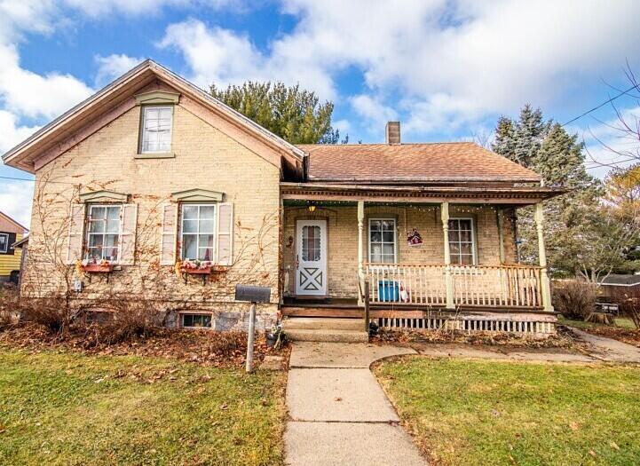 1412 S 9th St, Watertown, WI 53094