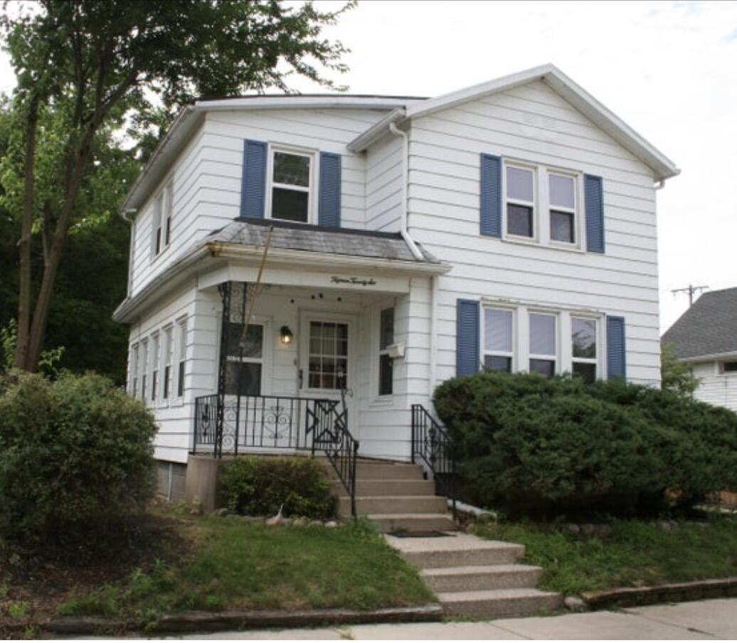 1526 Chatham St, Racine, WI 53402