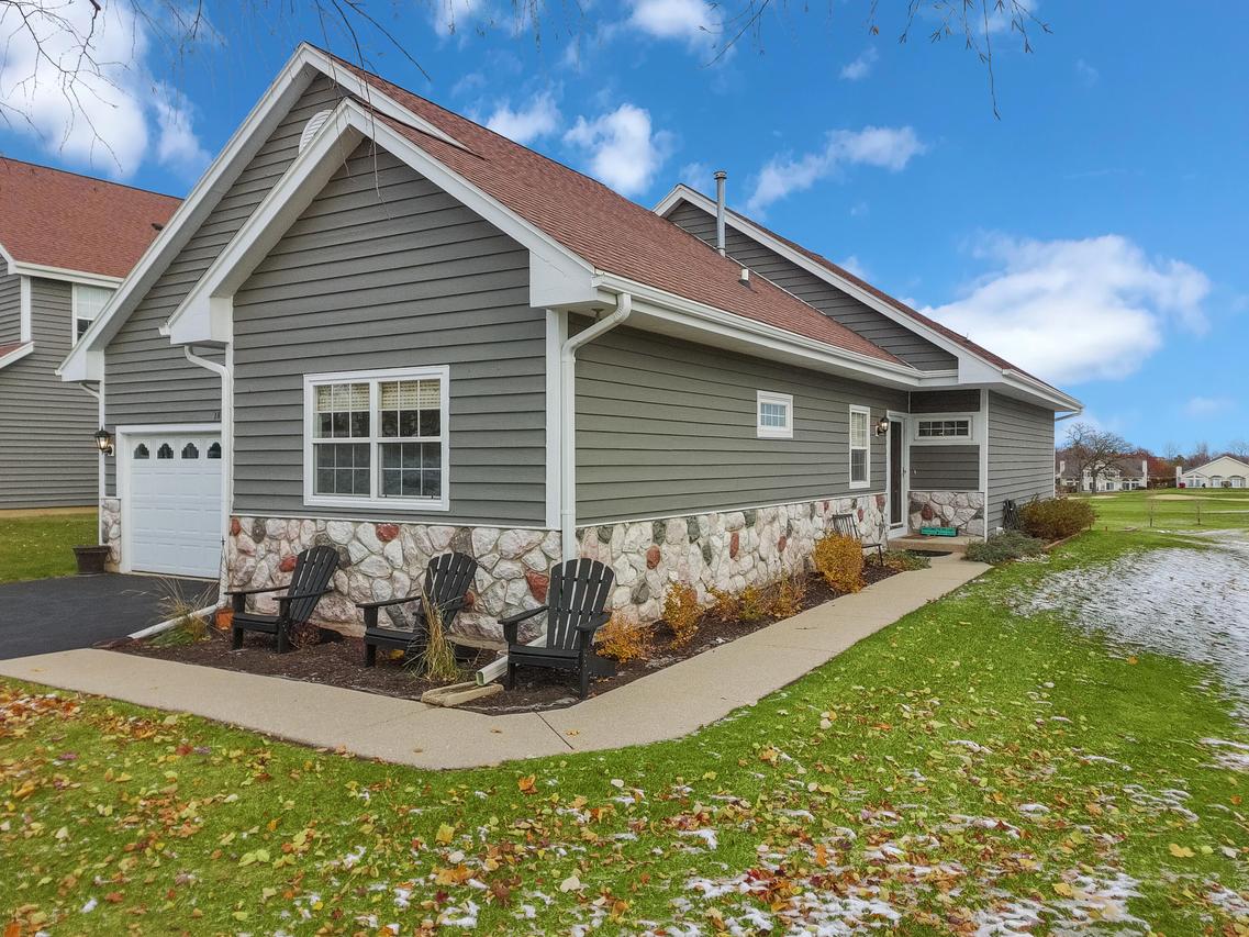 1825 Golfview Dr #35-05, Geneva, WI 53147