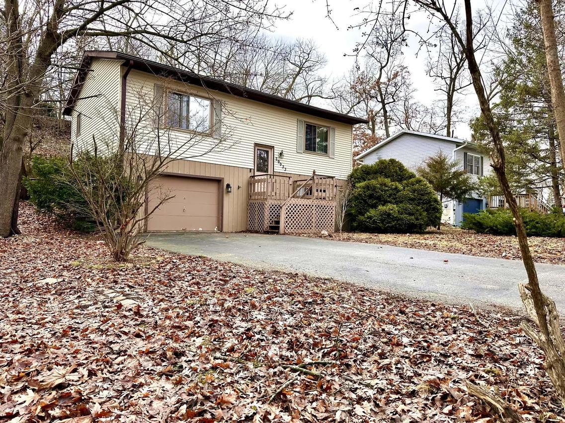 29933 Greenleaf Dr, Burlington, WI 53105