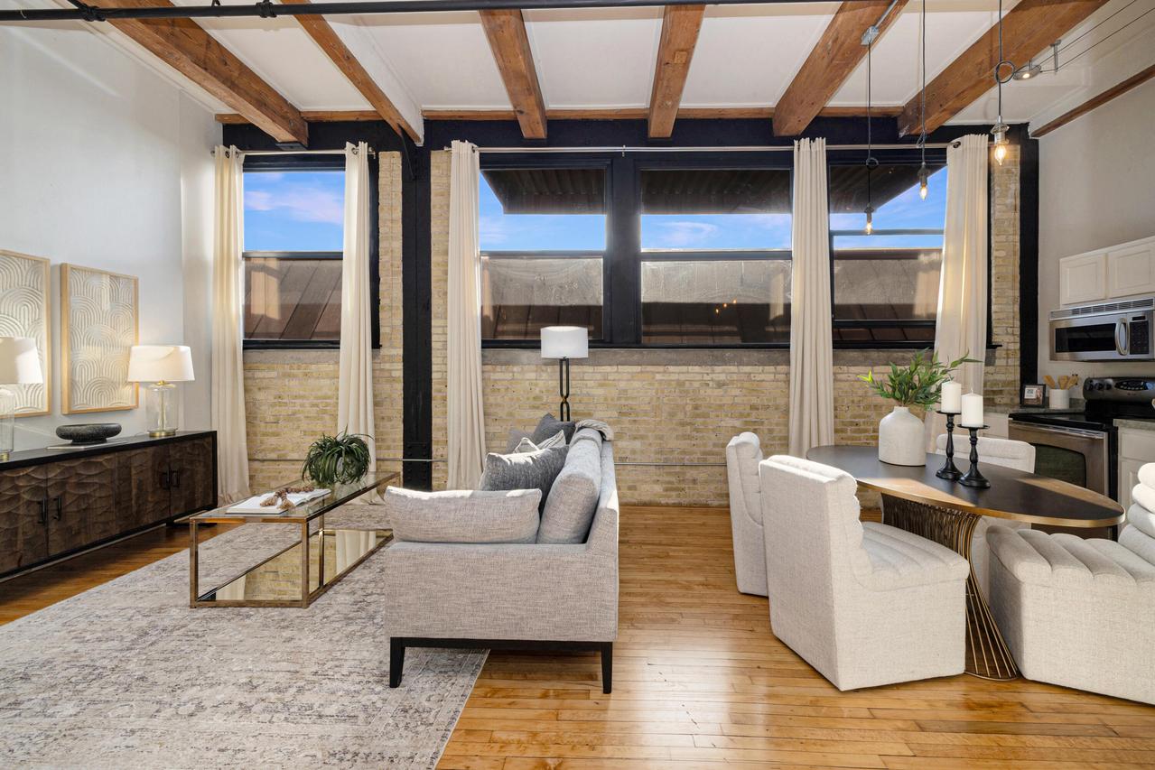 215 W Maple St #105, Milwaukee, WI 53204