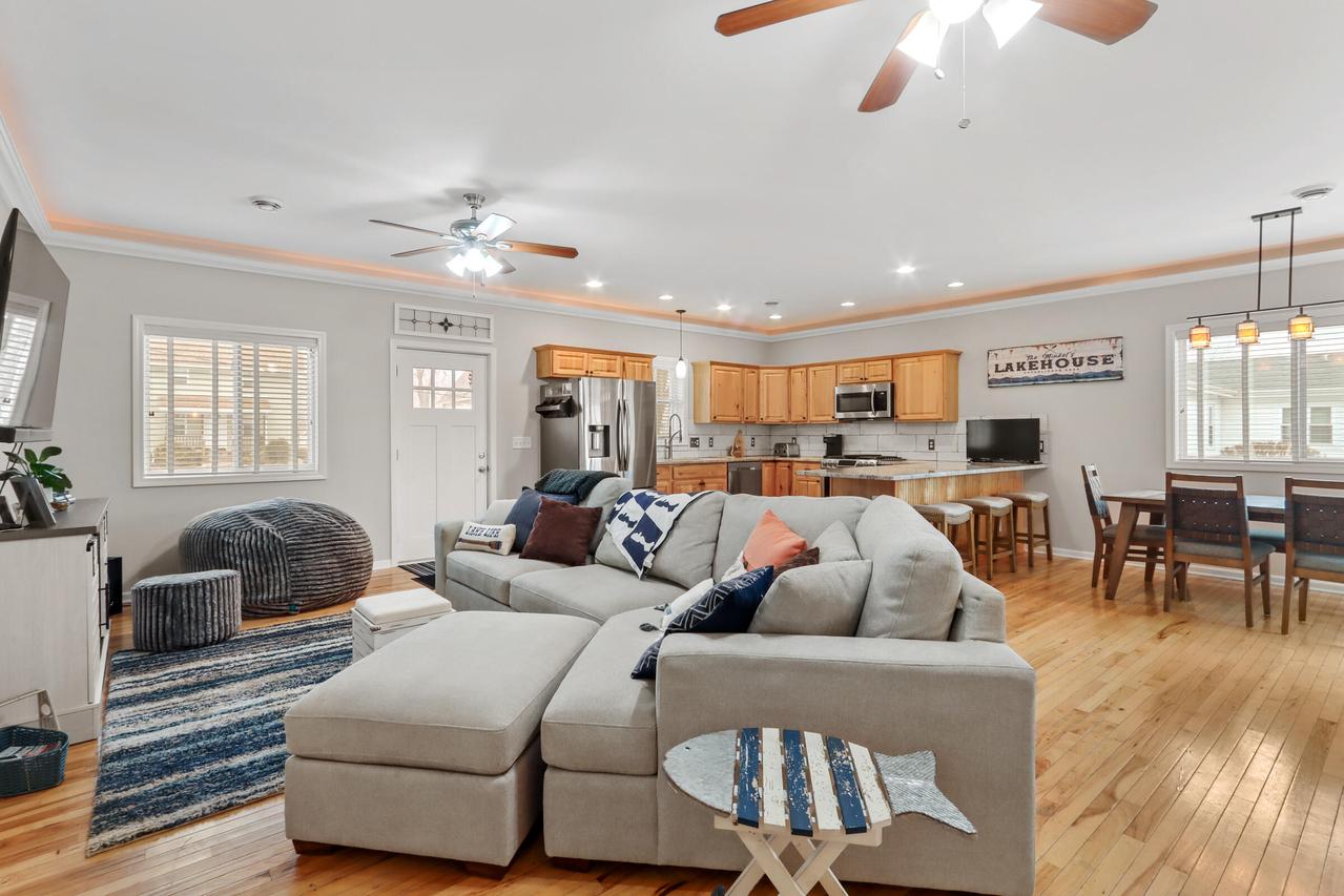 163 Fontana Ave, Fontana, WI 53125