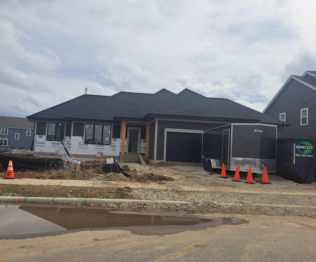 1283 Wild Rye Ln, Oconomowoc, WI 53066