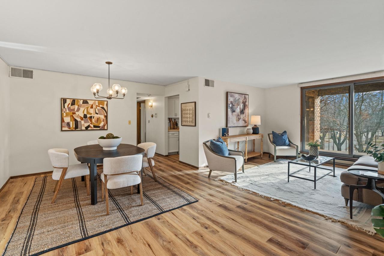 1818 E Shorewood Blvd #207, Shorewood, WI 53211