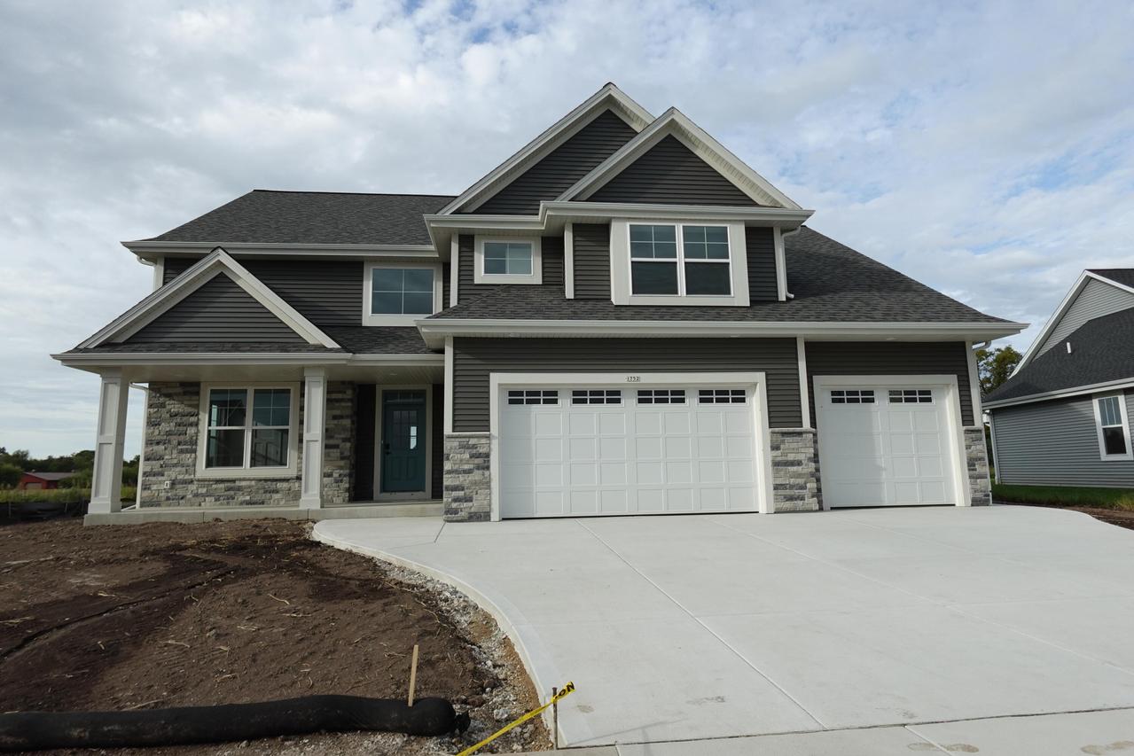 1752 Switchgrass St, Oconomowoc, WI 53066