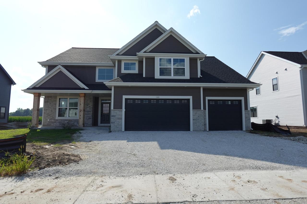 1682 Switchgrass St, Oconomowoc, WI 53066