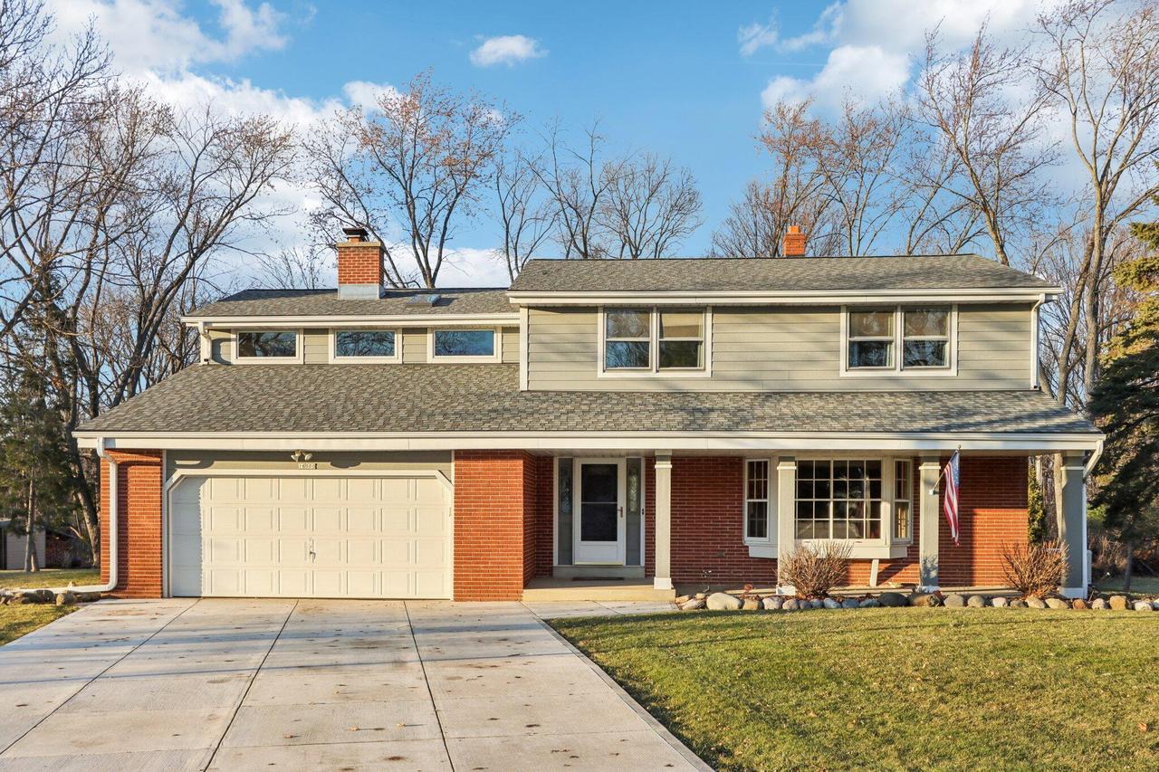 16000 W Monterey Dr, New Berlin, WI 53151