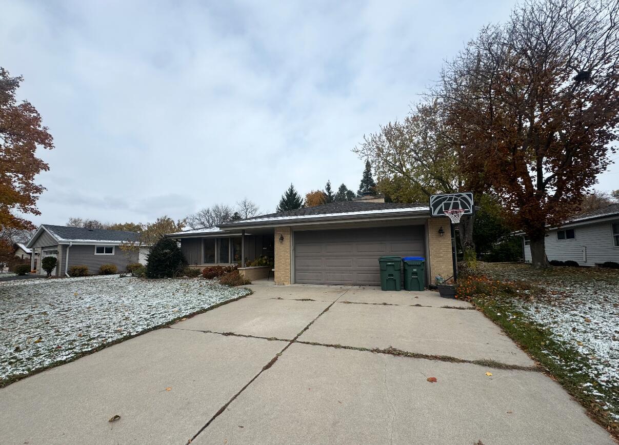 5126 Russell Dr, Greendale, WI 53129