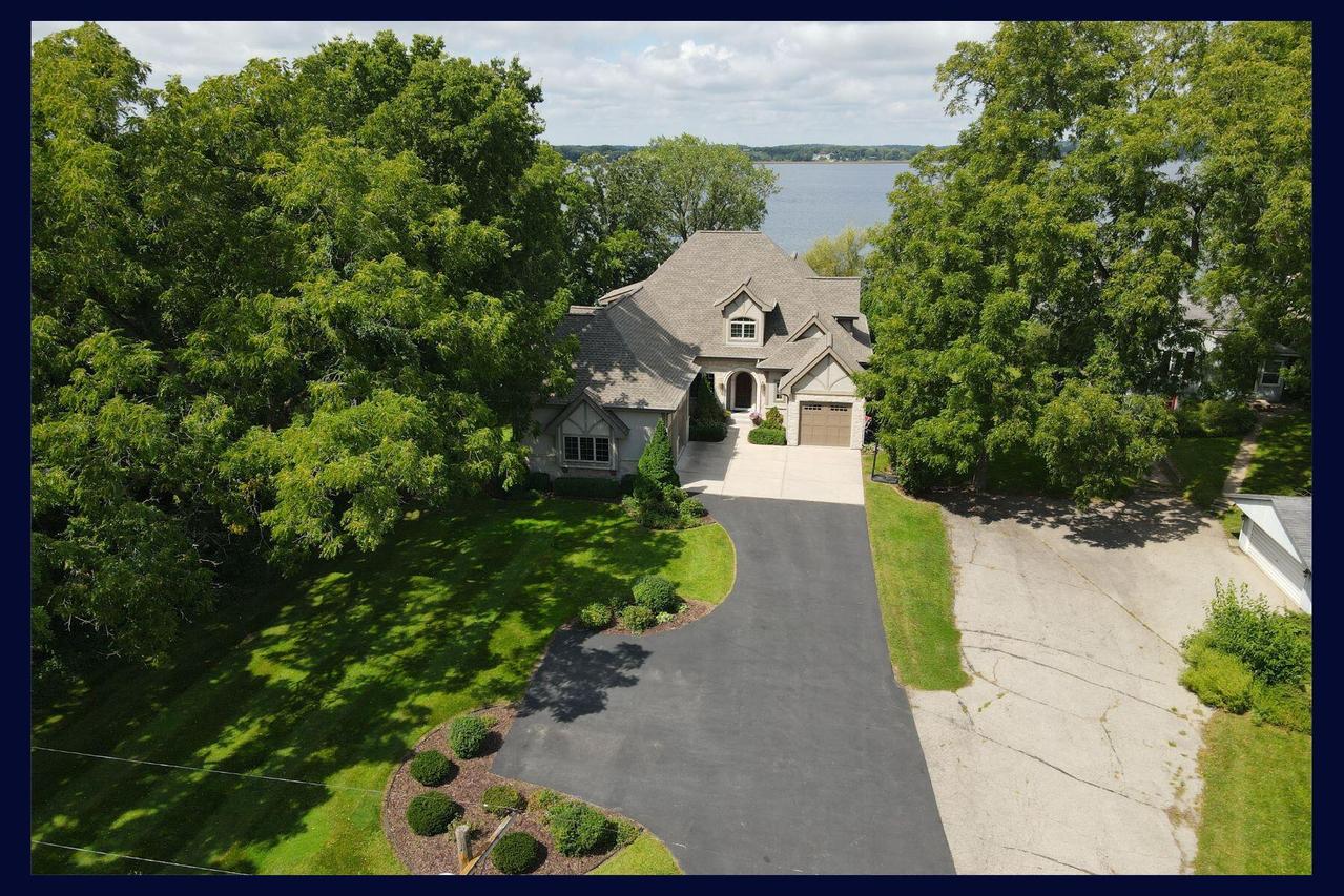 705 S Ferry Dr, Lake Mills, WI 53551