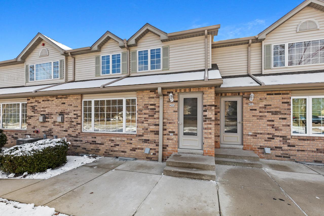 4225 W Grange Ave, Greenfield, WI 53221