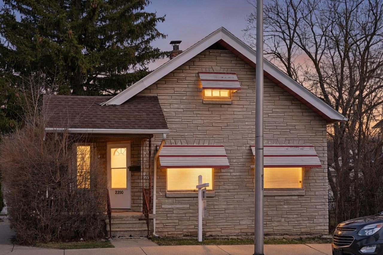2200 S 84th St, West Allis, WI 53227