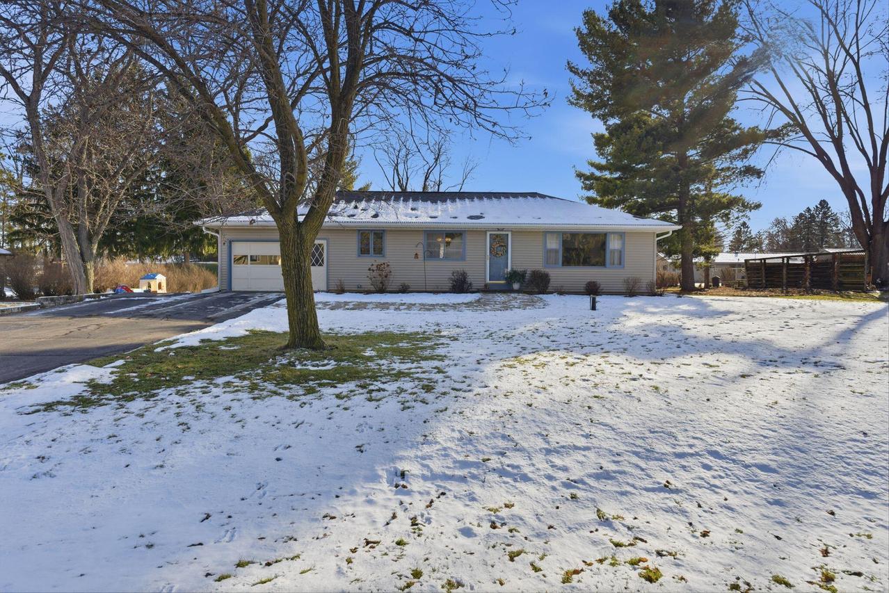 S17W36879 Henry St, Ottawa, WI 53118